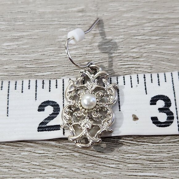 Fashion Jewlery Silvertone Filagree Drop Earings with Faux Pearl Dangle - Picture 6 of 7